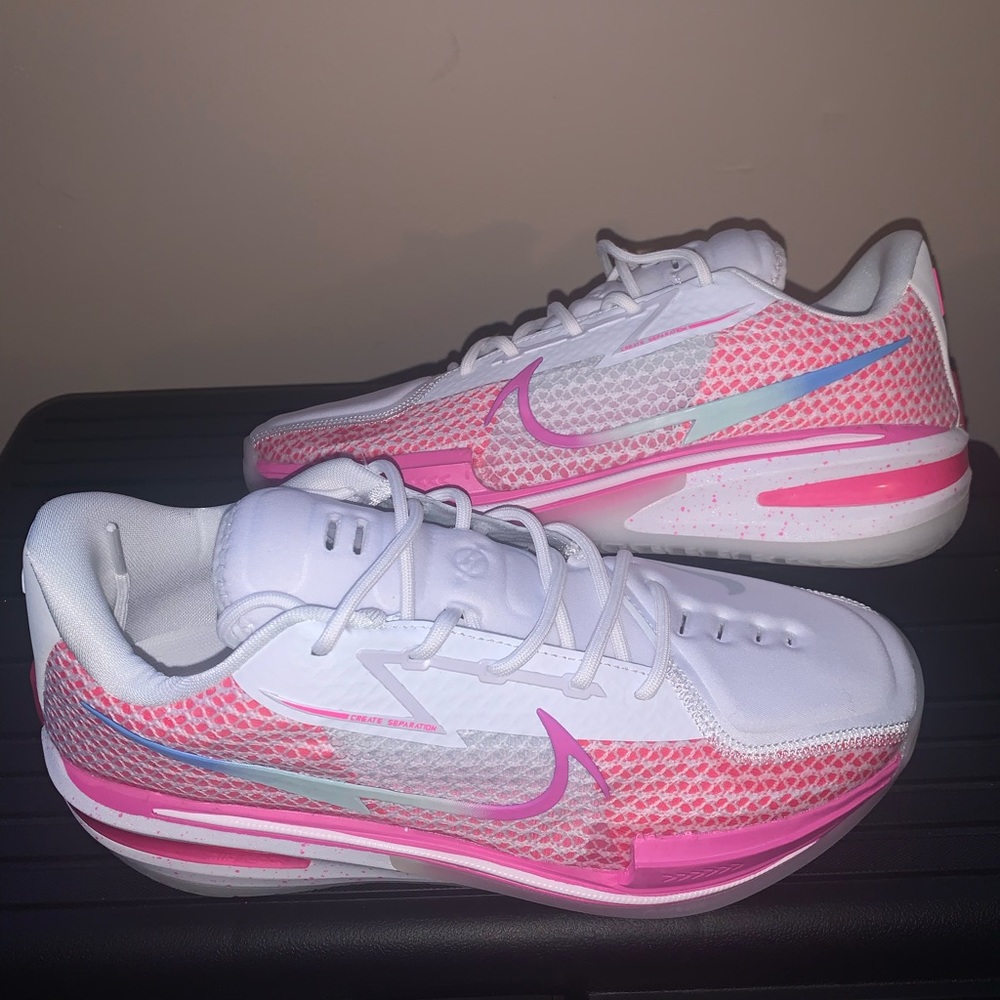 Think Pink Nike GT CUT Zooms, excellent condition, new never worn.
